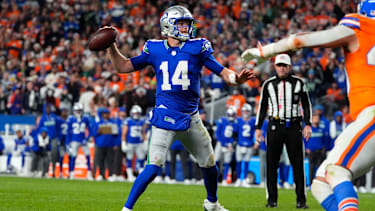 Seattle Seahawks Quarterback Sam Darnold (14) wirft einen Pass in der NFL.