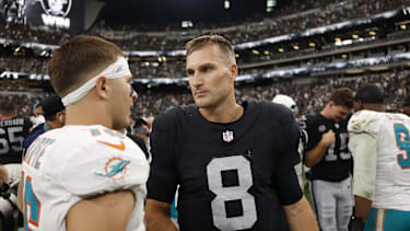 Kirk Cousins führte die Las Vegas Raiders mit drei Touchdownpässen zum 27:13 gegen die Miami Dolphins, während Rookie Fernando Mendoza zunächst auf der Bank blieb