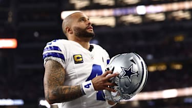 Quarterback Dak Prescott von den Dallas Cowboys vor dem NFL-Spiel gegen die Minnesota Vikings im AT&T Stadium in Arlington, Texas (American Football, USA)
