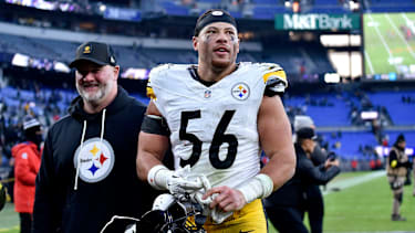 Pittsburgh Steelers Linebacker Alex Highsmith (56) läuft vom Feld nach dem NFL-Spiel gegen die Baltimore Ravens.