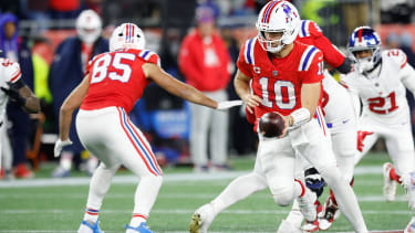 Drake Maye (#10) führte sein Team zum elften Sieg der Saison.