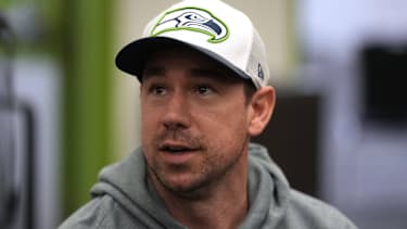 NFL, American Football Herren, USA Super Bowl LX-Seattle Seahawks press conference, PK, Pressekonferenz Feb 5, 2026; San Jose, CA, USA; Seattle Seahawks offensive coordinator Klint Kubiak talks to media members at the San Jose Marriott. San Jose San Jose Marriott CA USA, EDITORIAL USE ONLY PUBLICATIONxINxGERxSUIxAUTxONLY Copyright: xDarrenxYamashitax 20260205_dhy_yl1_03673