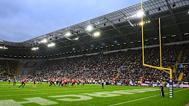 Ein Blick ins Stadion beim GFL Bowl im Dresdner Rudolph Harbig Stadion, beim Spiel der Potsdam Royals gegen die Dresden Monarchs.