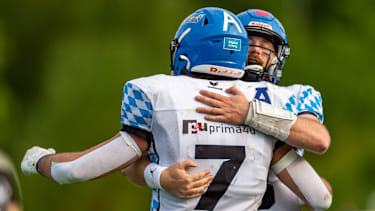 Quarterback Brad Jones und Tight End Gabriel Quigley legten den Grundstein für den ersten Saisonsieg der Allgäu Comets gegen die Straubing Spiders.
