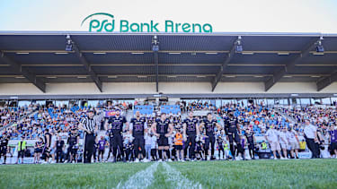 American Football, Saison 2024, Frankfurt Galaxy Wroclaw Panthers, PSD Bank Arena, European League of Football (ELF), 16.06.2024 Die Team-Captains der Frankfurt Galaxy auf dem Weg zum Cointoss. Hessen.