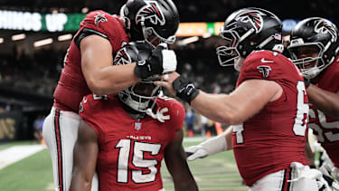 Bijan Robinson und Brian Robinson Jr. führten die Atlanta Falcons mit fünf Touchdowns zum 45:24 gegen die New Orleans Saints.