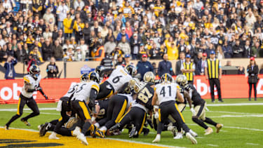 Saints und Steelers in Paris