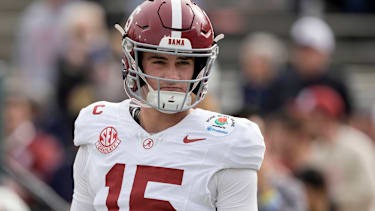 Quarterback Ty Simpson lehnte ein NIL-Angebot über 6,5 Millionen US-Dollar von Miami ab und meldet sich für den NFL Draft an, wo er als möglicher First-Round-Pick gilt.