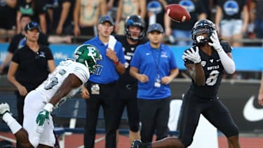 Freddie McGee III stand vor der Trainingsanlage der Detroit Lions im Allen Park und hofft auf eine Chance in der NFL.