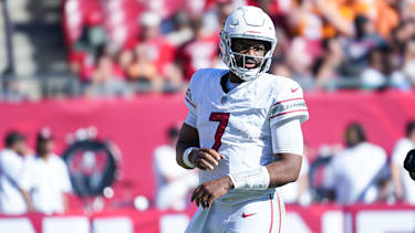 Arizona Cardinals Quarterback Jacoby Brissett bei einem NFL-Spiel.
