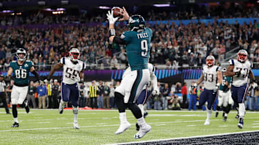 Philadelphia Eagles' Quarterback Nick Foles fängt den Ball zum Touchdown beim NFL Super Bowl 52 gegen die New England Patriots, in Minneapolis.