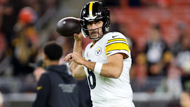 Pittsburgh Steelers Quarterback Aaron Rodgers (8) vor dem NFL-Spiel zwischen den Pittsburgh Steelers und den Cleveland Browns am 1. Oktober 2026 im Huntington Bank Field in Cleveland, Ohio.
