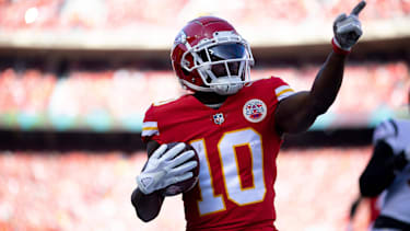 Der Wide Receiver der Kansas City Chiefs, Tyreek Hill (10), jubelt nach einem First-Down-Catch im ersten Viertel während des AFC-Championship-Spiels der NFL.