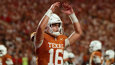 Texas Longhorns Quarterback Arch Manning 16 beim College-Football.