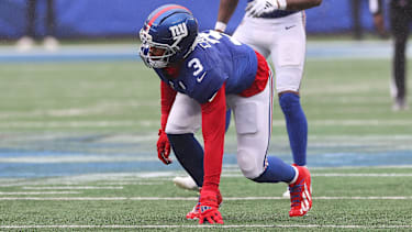 Abdul Carter im Pass Rush Stance in einem NFL Spiel gegen die Titans