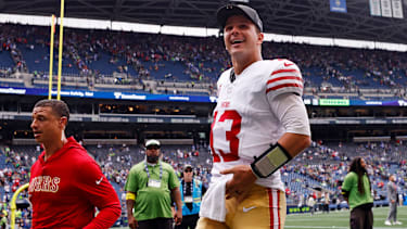 Brock Purdy, Quarterback der San Francisco 49ers geht vom Feld nach einem Spiel gegen die Seattle Seahawks im Lumen Field.