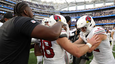 Die Arizona Cardinals feiern im SoFi Stadium ihren 18:16-Sieg gegen die Los Angeles Rams