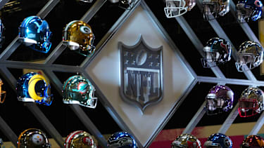 Das NFL-Logo bei der Super Bowl LX Experience im Moscone Center in San Francisco vor dem Super Bowl 2026 (NFL, American Football, USA)