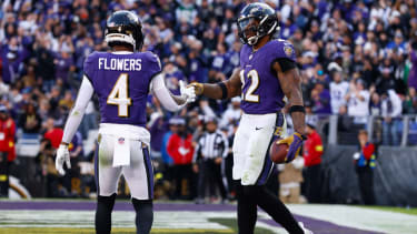 Baltimore Ravens running back Derrick Henry (rechts) feiert mit wide receiver Zay Flowers