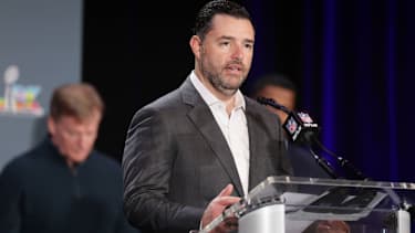 Die NFL hat 49ers-Besitzer Jed York nach seiner Festnahme in Ohio für sechs Spiele gesperrt und mit einer Geldstrafe von 500.000 US-Dollar belegt.