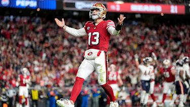 Quarterback Brock Purdy von den San Francisco 49ers feiert einen Touchdown im Spiel gegen die Chicago Bears im Levi’s Stadium in Santa Clara, Kalifornien (NFL, American Football, USA)