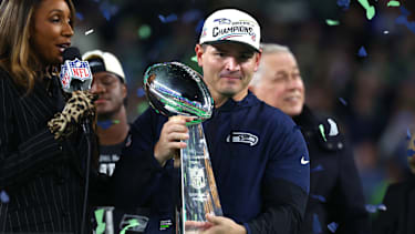 Seahawks-Head-Coach Mike Macdonald sorgt mit einer rätselhaften Aussage über einen geheimen Berater vor dem Super Bowl für Spekulationen um Tom Brady