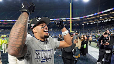 Jaxon Smith-Njigba feiert mit den Seattle Seahawks den NFC Championship Titel nach dem Spiel gegen die Los Angeles Rams.