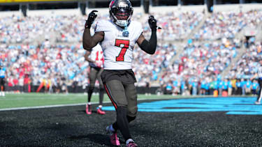 Bucky Irving (7) im Trikot der Tampa Bay Buccaneers nach einem Touchdown-Lauf.