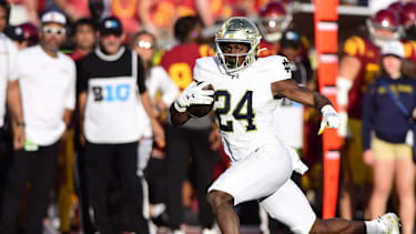 Ehemaliger Running Back Jadarian Price von den Notre Dame Fighting Irish während eines Spiels gegen die USC Trojans im Los Angeles Memorial Coliseum, genutzt für die NFL-Draft-Preview 2026 (College Football, USA)