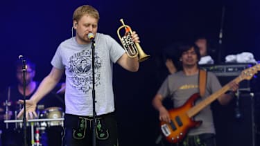 LaBrassBanda auf der Showbuehne.