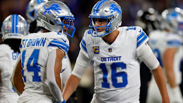 NFL, American Football Herren, USA Detroit Lions at Baltimore Ravens Sep 22, 2025; Baltimore, Maryland, USA; Detroit Lions quarterback Jared Goff (16) reacts with wide receiver Amon-Ra St. Brown (14) during the first half against the Baltimore Ravens at M&T Bank Stadium. Baltimore M&T Bank Stadium Maryland USA, EDITORIAL USE ONLY PUBLICATIONxINxGERxSUIxAUTxONLY Copyright: xPeterxCaseyx 20250922_mcd_bc1_26