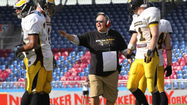 Headcoach Dave Likins (Berlin Adler, mitte) New Yorker Lions