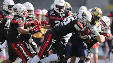 Alle Braunschweiger auf Dresdens 7 Hudson Rodney Tyler, 45 Jacob Kaiser (Braunschweig) Football, GFL, Saison 2025 2026, Maenner, Herren, New Yorker Lions braunschweig gegen Dresden Monarchs, 7-35 *** All Brunswick on Dresdens 7 Hudson Rodney Tyler, 45 Jacob Kaiser Brunswick Football, GFL, Season 2025 2026, Men, Mens, New yorker Lions braunschweig vs Dresden Monarchs, 7 35