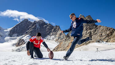 Adam Vinatieri und Giovanni Elber erzielen einen neuen Weltrekord für Field Goals in den Alpen.