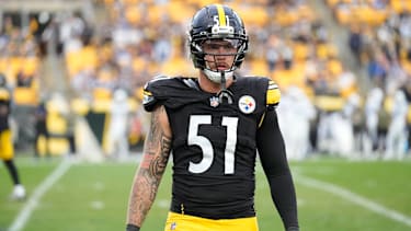 Nick Herbig 51 beim Spiel der Pittsburgh Steelers gegen die Indianapolis Colts im Acrisure Stadium in Pittsburgh PA.