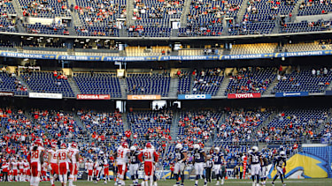 Ein leeres NFL-Stadion.