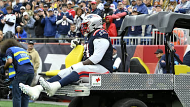Mike Onwenu von den New England Patriots hat sich gegen die Pittsburgh Steelers am Knöchel verletzt