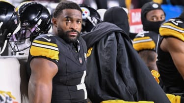 NFL, American Football Herren, USA AFC Wild Card Round-Houston Texans at Pittsburgh Steelers Jan 12, 2026; Pittsburgh, PA, USA; Pittsburgh Steelers wide receiver Dk Metcalf (4) sits on the bench in the fourth quarter of an AFC Wild Card Round loss to the Houston Texans at Acrisure Stadium. Pittsburgh Acrisure Stadium PA USA, EDITORIAL USE ONLY PUBLICATIONxINxGERxSUIxAUTxONLY Copyright: xBarryxReegerx 20260112_jhp_ii9_0171
