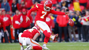 Kicker Harrison Butker (7) von den Kansas City Chiefs verwandelt am 23. November 2025 im Arrowhead Stadium in der Overtime das spielentscheidende Field Goal gegen die Indianapolis Colts.