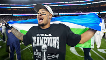 Seattle Seahawks Wide Receiver Jaxon Smith-Njigba feiert den Gewinn des Super Bowl.