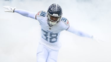 L'Jarius Sneed läuft für die Tennessee Titans auf das Feld.