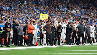 Cleveland Browns an der Seitenlinie während eines Spiels gegen die Detroit Lions.