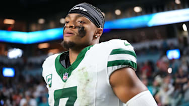 Jets Quarterback Justin Fields auf dem Feld.