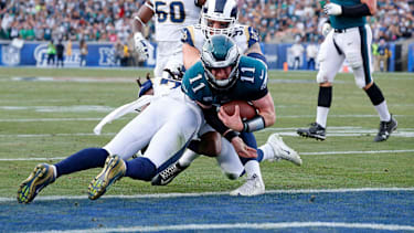 CSM Shots Of The Week 2017: DEC 11 December 10, 2017 Philadelphia Eagles quarterback Carson Wentz (11) carries the ball and dives for the end zone on a play called back for holding during the football game between the Los Angeles Rams and the Philadelphia Eagles at the Los Angeles Coliseum in Los Angeles, California. Charles Baus CSM Los Angeles CA United States of America EDITORIAL USE ONLY Copyright: xx ZUMA-20171211_zaf_c04_030.jpg CharlesxBausx csmphototwo334319