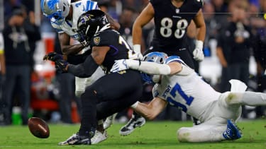 NFL, American Football Herren, USA Detroit Lions at Baltimore Ravens Sep 22, 2025; Baltimore, Maryland, USA; Detroit Lions cornerback DJ. Reed (4) tackles Baltimore Ravens running back Derrick Henry (22) causing a fumble during the second half at M&T Bank Stadium. Baltimore M&T Bank Stadium Maryland USA, EDITORIAL USE ONLY PUBLICATIONxINxGERxSUIxAUTxONLY Copyright: xPeterxCaseyx 20250922_mcd_bc1_109