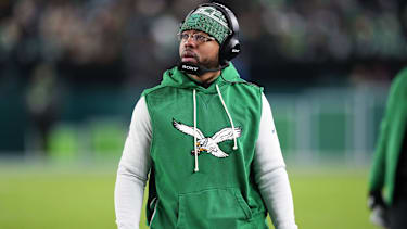 PHILADELPHIA, PA - JANUARY 04: Philadelphia Eagles passing game coordinator Christian Parker looks on in the second half during the game between the Washington Commanders and Philadelphia Eagles on January 04, 2026 at Lincoln Financial Field in Philadelphia, PA. (Photo by Kyle Ross Icon Sportswire) NFL, American Football Herren, USA JAN 04 Commanders at Eagles EDITORIAL USE ONLY Icon260104114