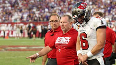 Baker Mayfield von den Tampa Bay Buccaneers musste die 16:23-Niederlage gegen die Minnesota Vikings mit Schmerzen an der rechten Wurfhand vorzeitig beenden