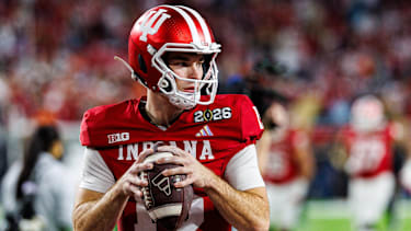 Indiana Quarterback Fernando Mendoza (15) beim Spiel der Miami Hurricanes gegen die Indiana Hoosiers im Hard Rock Stadium in Miami Gardens, Florida.