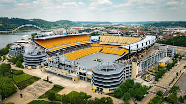 Acrisure Stadium in Pittsburgh von oben.