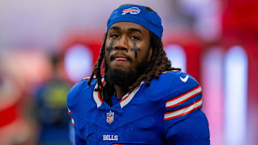 Buffalo Bills Running Back James Cook III (4) vor einem NFL-Spiel.